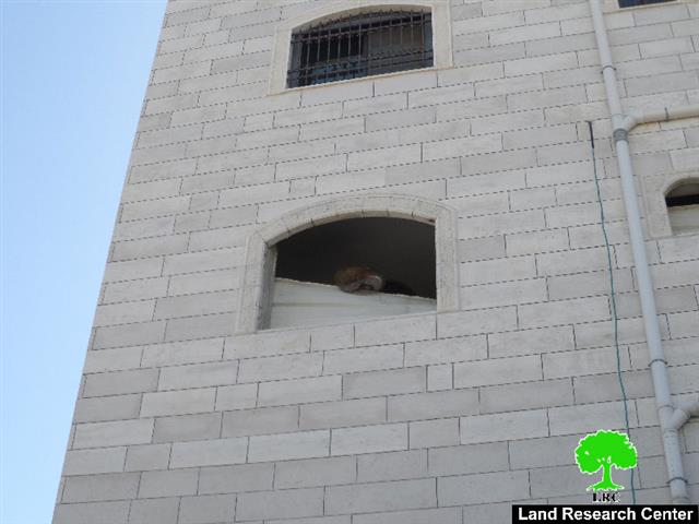 Closing and demolishing the apartment of Eskafi family in Hebron
