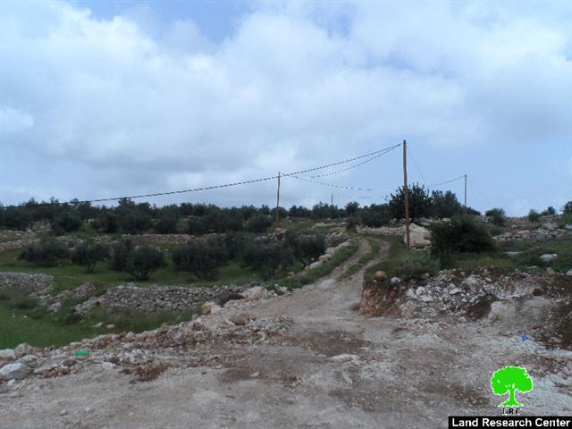 Israeli Occupation Forces notify a cemetery of Stop-Work in Idhna town