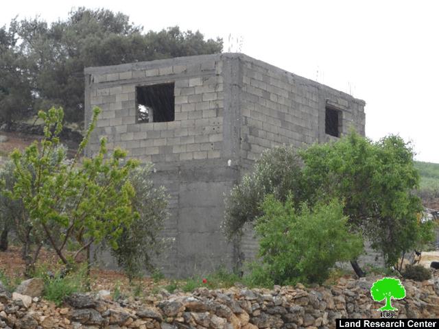 إخطارين بوقف العمل في منزلين بخربة خلة الفرن جنوب الخليل