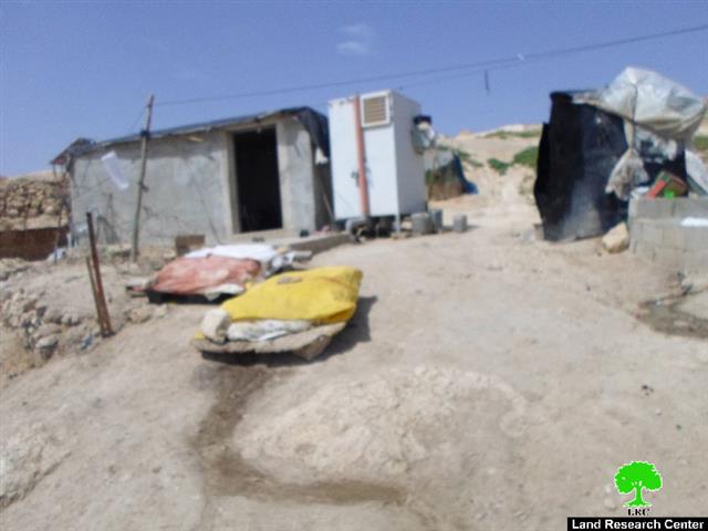 إخطارات بوقف العمل في منشآت سكنية وزراعية بخربة المركز شرق يطا