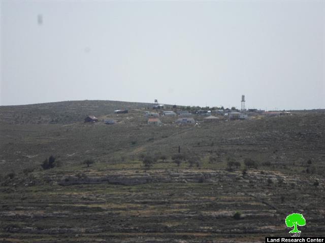 جيش الاحتلال الاسرائيلي يهدم مقاطع من الاسيجة المحيطة بالأراضي الزراعية في قرية جالود