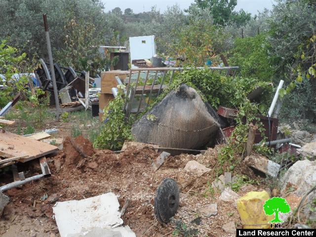 الاحتلال الإسرائيلي يهدم منتزه ويصادر خزانين للمياه في مدينة قلقيلية