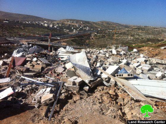 The Israeli Municipality in the Occupied City Demolish a Residence in Beit Hanina