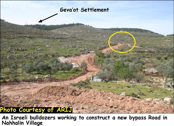 الاحتلال الاسرائيلي يشق شارع استيطاني على أراضي قرية نحالين