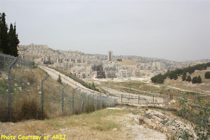 مع استمرار العدوان الاسرائيلي على قطاع غزة المحتل, اسرائيل تشن حربا على الممتلكات الفلسطينية في الضفة الغربية المحتلة