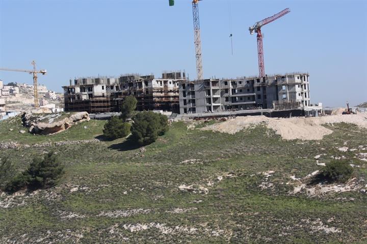 “In addition to 1079 caravans”
Israel builds more than one million square meters in 162 Israeli settlements between 2012 and 2014