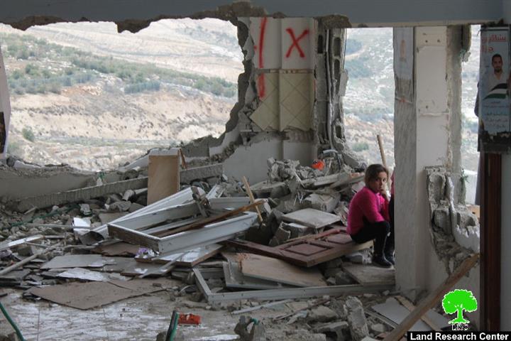 A collective punishment that left 19 residences entirely demolished and other 44 partially destroyed
Israeli forces pump cement into the residence of Martyr Alaa Abu Jamal in the area of Jabal Al-Mukabbir