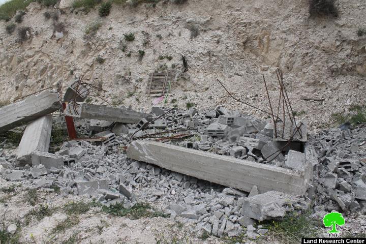 Under Israeli threat: Abu Qalbin family self-demolishes their two residential apartments