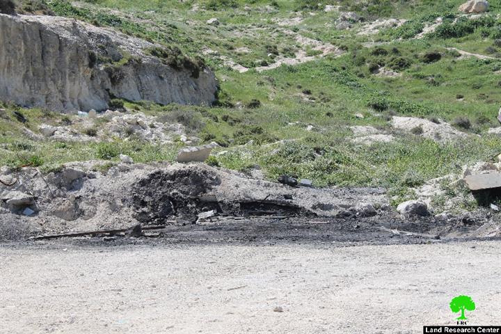 The occupation municipality in Jerusalem demolishes a warehouse in At-Tur neighborhood