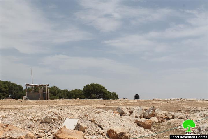 المساكن متنقلة بدعم وتمويل من الاتحاد الأوروبي
سلطات الاحتلال تقتحم تجمع بدوي جبل البابا في بلدة العيزرية وتقوم بتفكيك ومصادرة 12 بركس سكني بحجة البناء بدون ترخيص