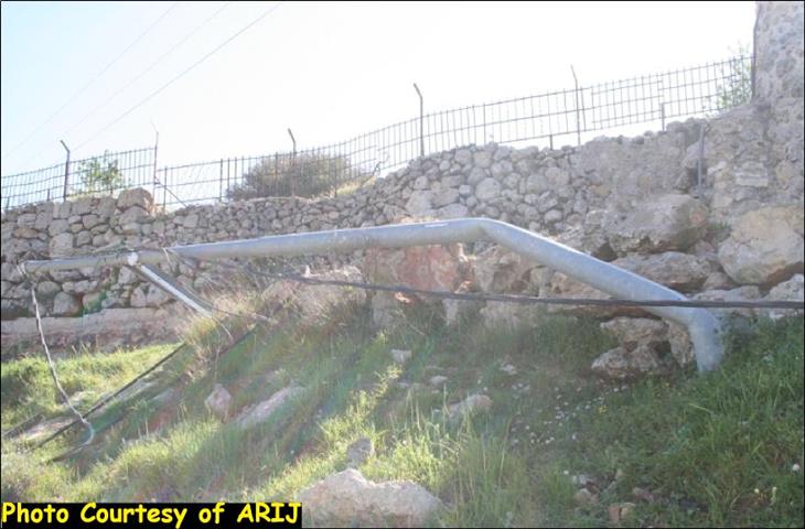 جرافات الاحتلال الاسرائيلي تجتاح وادي المخرور في مدينة بيت جالا وتعيث فيها خرابا