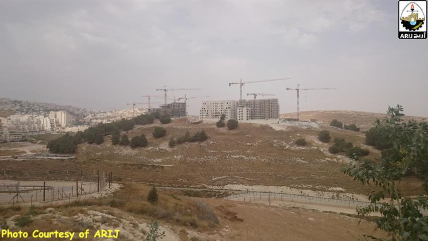 Israeli occupation authorities order construction halted at two Palestinian structures in Beit Sahour city