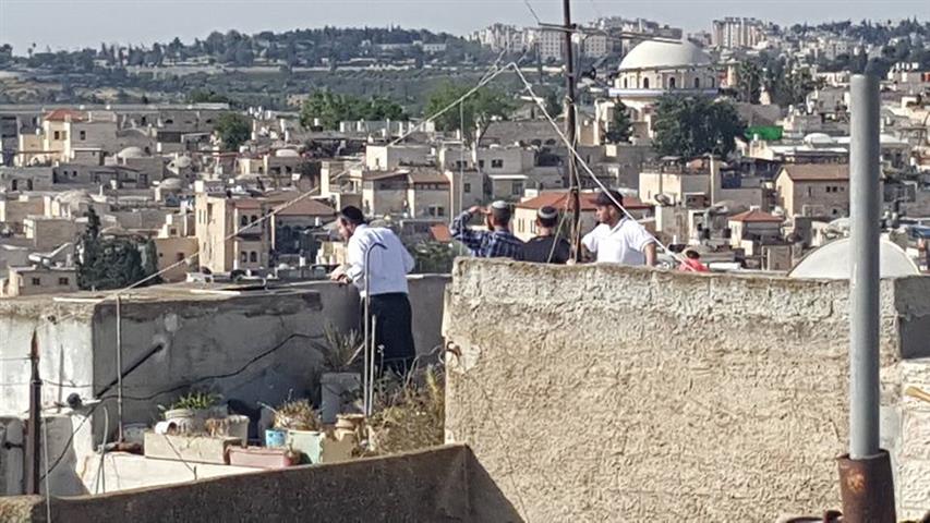 المستوطنون يستولون على عقار سكني داخل أسوار البلدة القديمة بدعوى أن ملكيته تعود لجمعية استيطانية