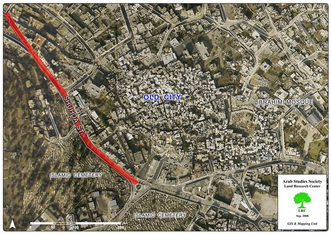 Israeli Occupation Renews the Closure of Dozens of Shops in Al Shuhada Street