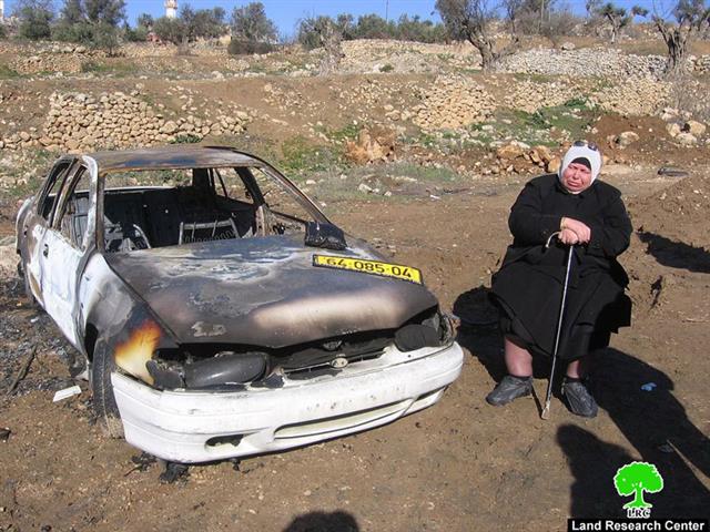 Israeli colonists torch a Palestinian car – Hebron Governorate