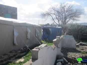 الاحتلال الإسرائيلي يخطر (15) عائلة بدوية  بالقرب من مفرق قرية جبع بهدم بركساتهم الزراعية خلال ثلاثة أيام