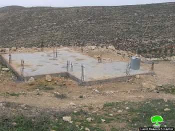 إخطار بهدم منزل قيد الإنشاء بمنطقة طاروسة غرب دورا