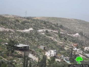 اخطار بوقف العمل في طريق زراعي وشبكة كهرباء غرب اذنا