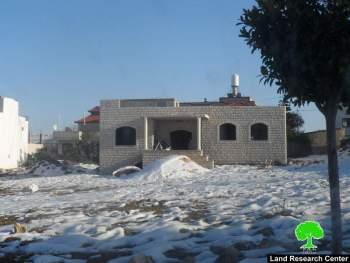 The Israeli occupation notifies two houses with stop work in Salfit