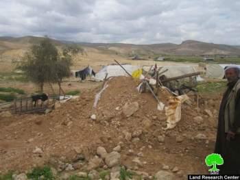 الاحتلال الاسرائيلي يهدم منشآت سكنية وحظائر لتربية الأغنام في قرية فصايل الفوقا