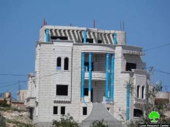 إخطارات بوقف العمل وهدم منازل ببلدة بني نعيم شرق الخليل