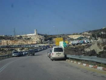 الاحتلال الاسرائيلي يخطر بوقف البناء لعدد من الورش الصناعية والحرفية في قرية برطعة