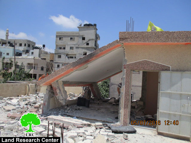 هدم 39 مسكناً بذريعة الأمن منذ بداية انتفاضة القدس  جيش الاحتلال يهدم منزلين في مخيم قلنديا بذريعة أمنية