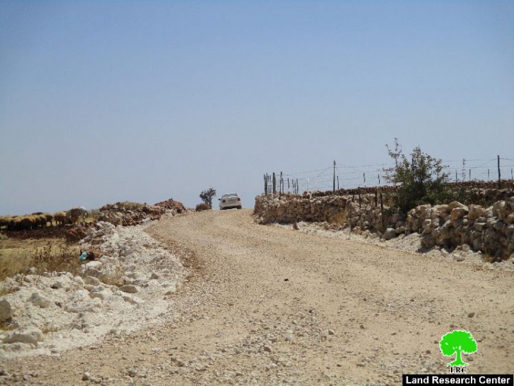 جيش الاحتلال الاسرائيلي يمنع شق طريق زراعي في بلدة عقربا بمحافظة نابلس