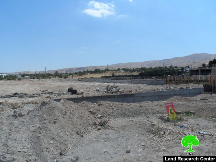 الاحتلال الاسرائيلي يخطر بوقف البناء لملعب قيد الإنشاء في قرية فصايل