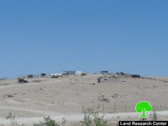 الاحتلال الإسرائيلي يصادر خيام سكنية وغرفة مخصصة لحضانة الأطفال في التجمع البدوي سطح البحر في محافظة أريحا