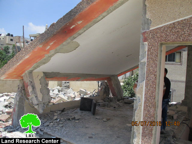 هدم 39 مسكناً بذريعة الأمن منذ بداية انتفاضة القدس  جيش الاحتلال يهدم منزلين في مخيم قلنديا بذريعة أمنية