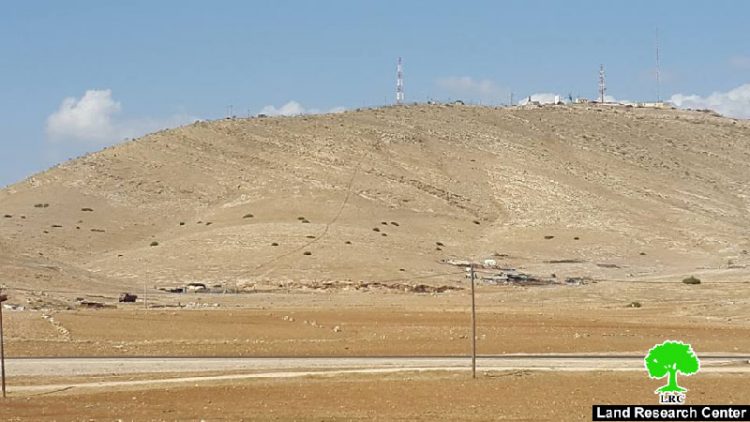 Israeli Occupation Forces confiscate water pipelines from the Jericho hamlet of Al-Hadidiya