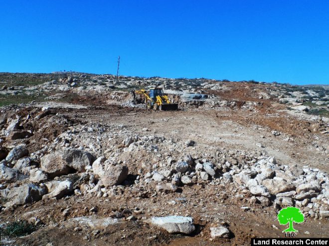 أوامر بهدم منشآت زراعية في قرية الديرات شرق يطا بمحافظة الخليل