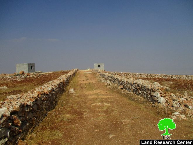 إخطارات  بإخلاء  أراض زراعية وهدم آبار وطريق زراعية في قرية قصرة