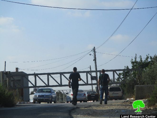 جيش الاحتلال الإسرائيلي يعيد إغلاق مدخل بلدة كفل حارس الجنوبي بمحافظة سلفيت