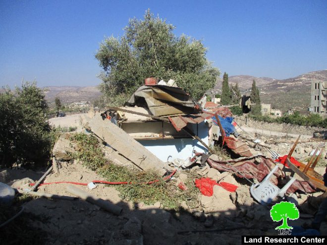الاحتلال الإسرائيلي يهدم مطعماً ومحل لبيع التحف ويجبر مواطناً على هدم بركسه الزراعي في بلدة سبسطية بمحافظة نابلس