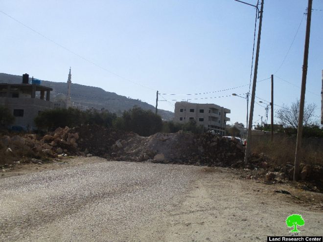 الاحتلال الإسرائيلي يغلق طريقين رئيسيين جنوب بلدة حوارة بالسواتر الترابية