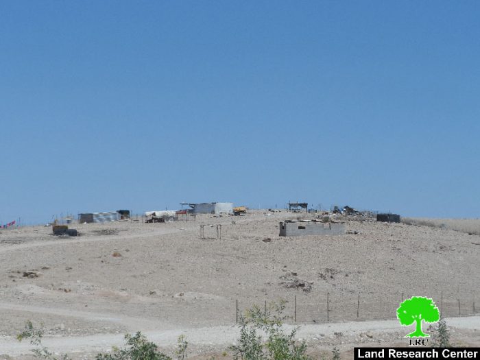 الاحتلال الاسرائيلي يصادر خزانات للمياه ودورات صحية في منطقة سطح البحر