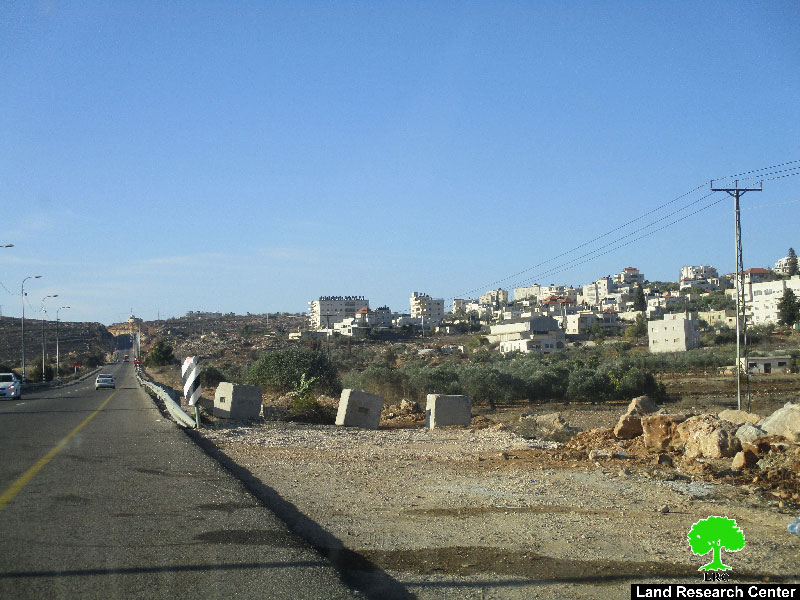 جيش الاحتلال يغلق طريق زراعياً شرق قرية عين يبرود