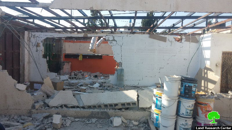 Israel Municipality forces two merchants to self-demolish their structures in Jerusalem