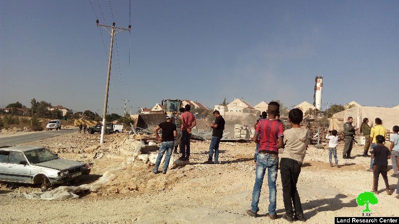 هدم مركز مجتمعي ومسكن في خربة أم الخير شرق يطا