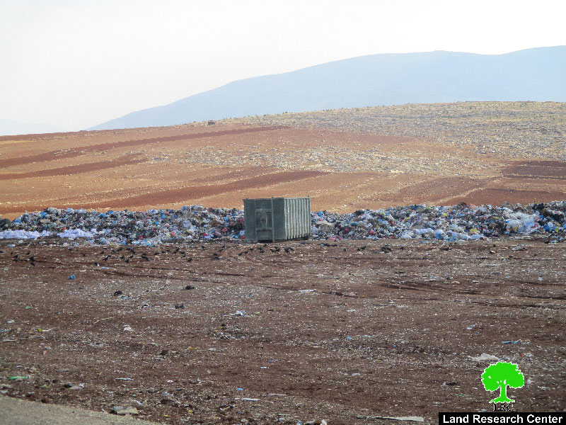 Israeli Occupation Forces confiscate garbage truck in Tubas governorate