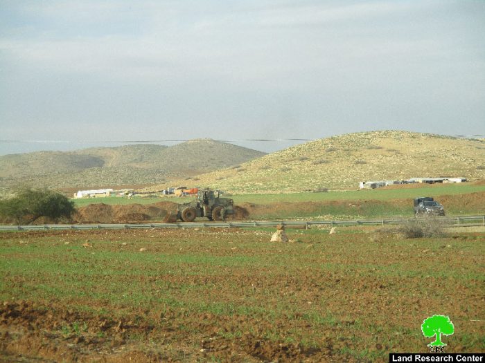 هدم طريق زراعي في خربة الحديدية