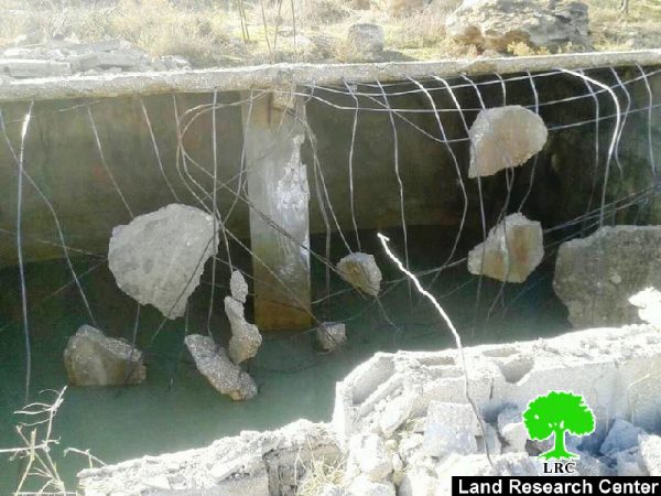 هدم بئر مياه وغرفة زراعية ببلدة إذنا غرب الخليل