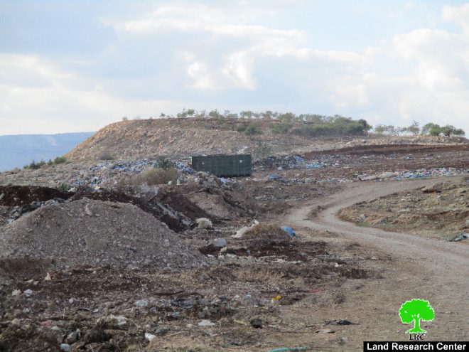 مصادرة سيارة لنقل النفايات في منطقة عينون شرق مدينة طوباس