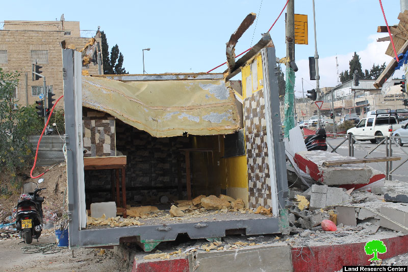 هدم كونتينر لبيع الوجبات الخفيفة على مدخل قرية عناتا شمال مدنية القدس المحتلة