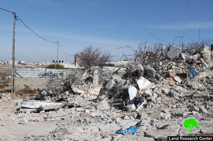 جرافات الاحتلال تهدم مسكناً في حي واد الدم الكائن في بيت جنينا وذلك بحجة عدم الترخيص