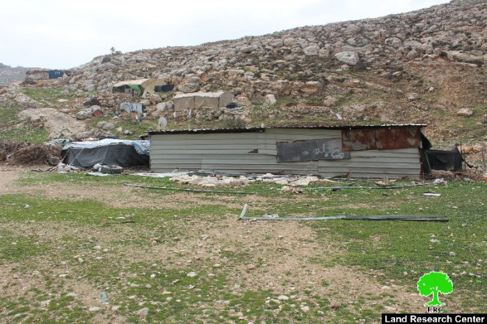 إخطارات بوقف العمل في منشآت سكنية وزراعية بخربة فرعة غرب بلدة دورا