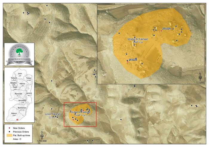 Israeli Occupation Forces notify structures of stop-work in the Hebron town of Yatta