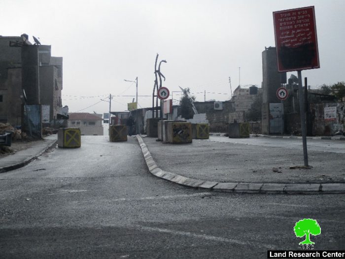 جيش الاحتلال الاسرائيلي يغلق مدخل قرية حزما الغربي